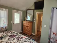 "The Love Shack" For Couples - Private Hot Tub, Meals, Pampering, Pet Sitting! Hotels in Casco Township