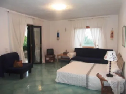 House with garden Lacco Ameno 拉科阿梅諾酒店