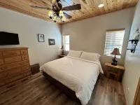 Cozy, 3-story, luxury cabin in the heart of Summerhaven!