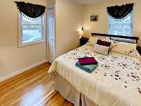 New, dog-friendly 5-bed home. Steps to Keyes Beach, Main Street, and Harbor!