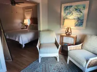 9 MINUTE WALK TO THE BEACH; BEAUTIFULLY DECORATED; GREAT SIDE-STREET LOCATION