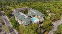 Unit 405- Same Floor as Rooftop Pool, SeaCrest Pool Use, Next to Coligny Plaza.