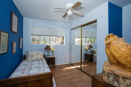 4 Seasons of Mountain beauty.  Only 6 miles from freeway, great family getaway. Отели рядом с достопримечательностью «Аутлетс эт Техон»