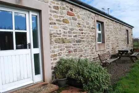 Calf Close Cottage: a rural retreat, dog-friendly, eco-friendly Отели в г. Брамптон