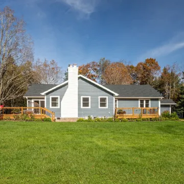 River & Golf Mountain Retreat