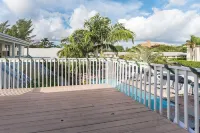 2 Bedroom 2 Bath Walking distance to Beach and Restaurants