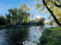 Spacious & Cozy home on The Apple River- Hiking, Tubing, Skiing, Racing, 12+ ppl