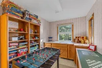 Brentwood Vacation Home in a GREAT LOCATION!