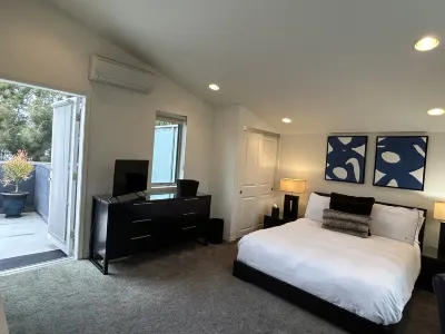 Chic Serenity in the Heart of Santa Monica - Walking Distance to the Beach 聖莫尼卡機場附近的飯店