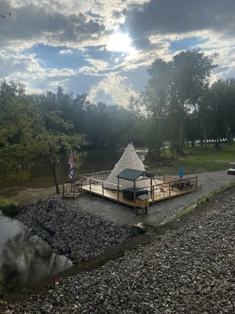 Morels on the Wabash offers Clamping in a Authentic 20 ft Tee Pee - 30x30 deck .