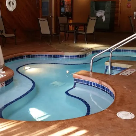 Stylish 2 bdrm 2 ba recently remodeled with many amenities for you to enjoy!