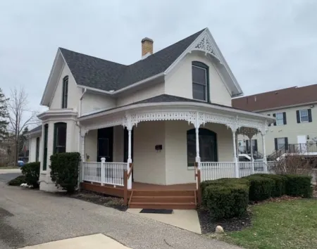 Smalstig Rockne Suites 1 mile to Notre Dame