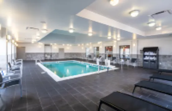 แฮมป์ตัน อินน์แอนด์สวีทส์ สนามบินโรโนค