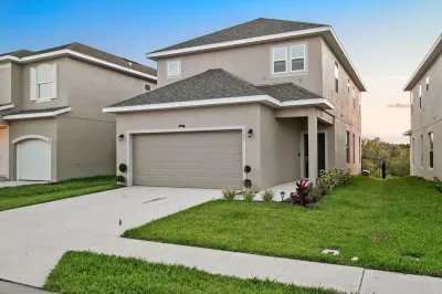 Brand New Home Near Disney in beautiful community Hotel dekat KAY Jewelers