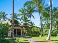 Hawaiian-Style Garden View 2-Br Villa, Ground Floor AC Kitchen & Beach Club Pass