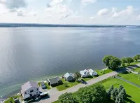 Black Bay Chalet- Lake Front Home with Magnificent Views