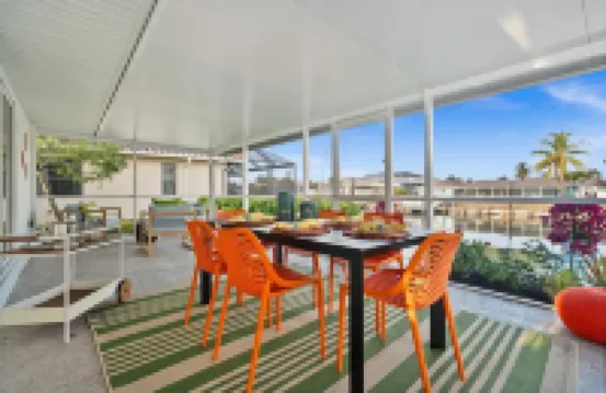 Resort-Style Waterfront Villa; Spa, Kayaks, Sauna, Heated Pool, Arcade, Golf