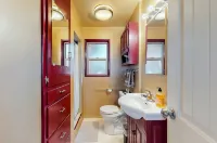 The Bungalow in Downtown Joshua Tree - A Renovated Mid-Century Bungalow