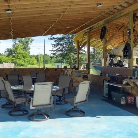 Spacious 3br cabin 4 blks from Leech Lake. All appliances and spectacular patio!