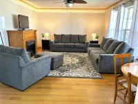 Charming 2-bedroom house in Hutchinson with WiFi, family-friendly.