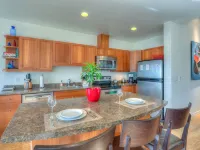 Water View! Luxury Starboard Suite-- walk to cafes, shops, galleries & beaches. Hotels in Eastsound
