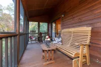Mountain Forest Cabin w/ Therapeutic SPA Jacuzzi/Pool table/Gameroom Lic #033262
