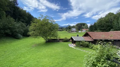 Wundervolle Erdgeschosswohnung mit Blick ins Grüne Hotels in Marquartstein