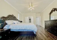 5minutes direct to Kemah with the beaches and countless seafood restaurants Отели рядом с достопримечательностью «Парк Мак-Хейл»
