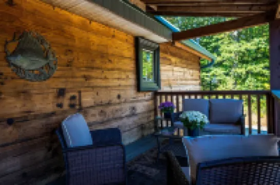 Majestic log home on 20 private acres near ski resort w/pool & hot tub