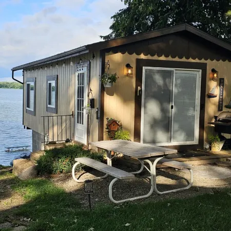 Super spacious cabin. Simple layout and great views overlooking the lake!