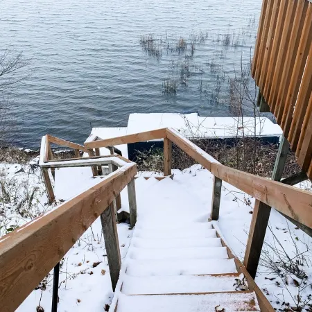 Charming Cabin Overlooking Rush Lake