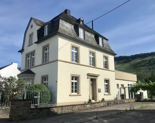Romantic hideaway with a view of the vineyards Hotel di Kowerich