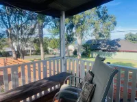 Cosy little cottage in Brightwaters NSW close to the shores of Lake Macquarie.