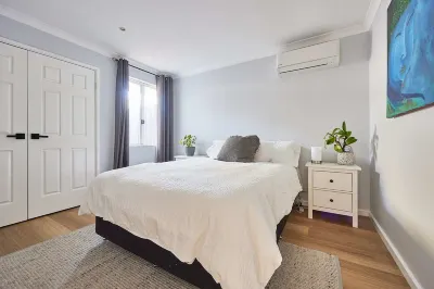 Sunny Scarborough Stay-Freshly Renovated!