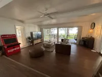 Absolutely Lakeside House, quiet and peace Hotels in Killarney Vale