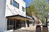 Newly Renovated family-sized apartment downtown, lots of light! Hotels near Harker House