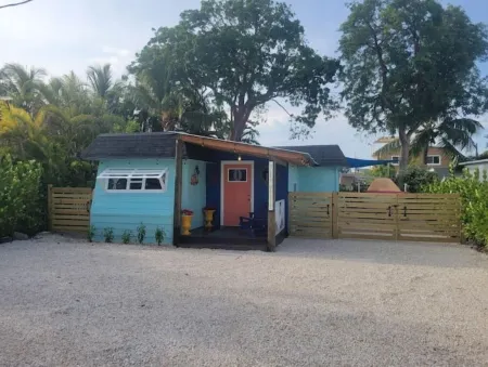 "Villa Valentina" offers you a private tropical beach within our community Отели в г. Ки-Ларго