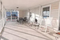 Slice of Heaven on the Lake