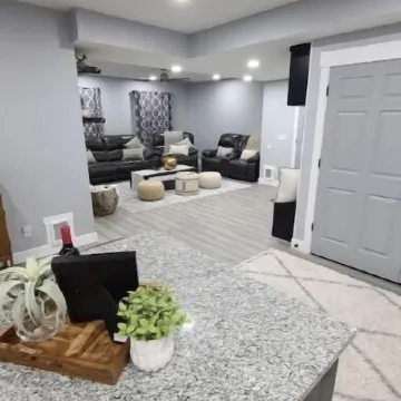 The Narnia Gateway on SLC's East Bench, mins from World Class Skiing, Sleeps 8