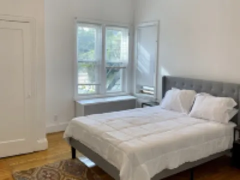 Beautiful, spacious, and centrally located - 25 minutes from the heart of NYC. Hotels in Yonkers