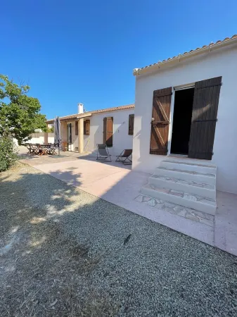 Villa for 6 people, 5 minutes from Ile Rousse beach. Отели в г. Монтичелло