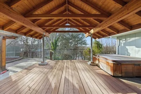 The Lilac Suite - Private Outdoor Deck, Newly Renovated, 3 miles to downtown WW