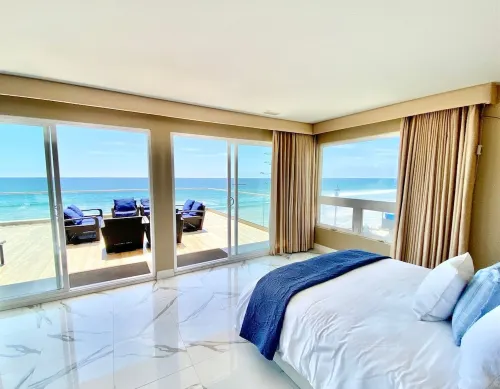 5 Br Large Beach House, Beachfront with Fire Ring,  Walk to Restaurants