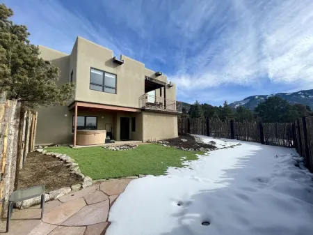 Modern Luxury & Sweeping Views in Arroyo Seco/Taos. Welcome to Walking Rain