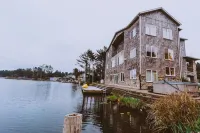 Large Lakefront Home Only Steps from D Beach! Bring Grandma-we Have an Elevator!
