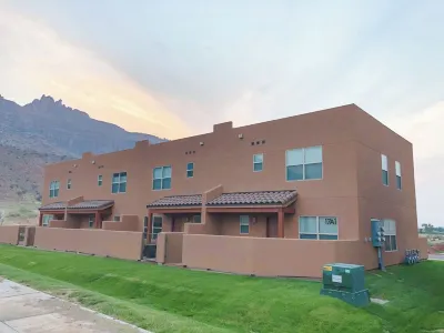Minimalist 2 br King Beds - Pool - Close to Parks Hotels in Moab South Valley