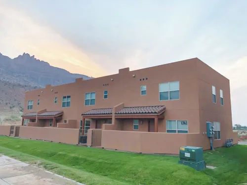 Moab Townhome - Pool - 2Br - Sleeps 8 - Arches