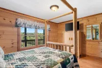 Pet + Family Friendly, 4 mins to Golf, on the Bourbon Trail, & close to the Ark!