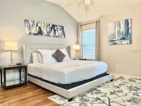 BODHI House - 4 Bedroom Home nested in a quiet community with King Bed Suite, Hotel dekat Baytown Historical Museum