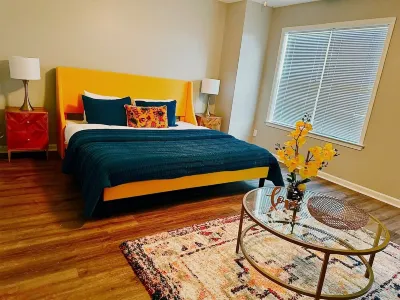 COLA Lakeview Oasis - King Suite Hotels near Palmetto Trailhead parking